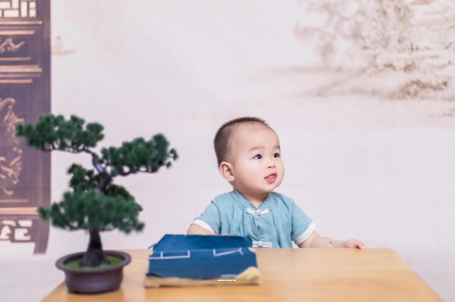 海安怀孕肚子中间凹两边凸